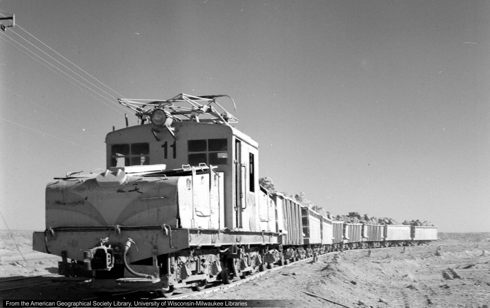 Tren electrico en Maria Elena, desierto de Atacama, Chile