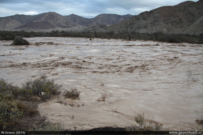 Copiapo Fluss bei Piedra Colgada nach Starkregenfällen, Atacama - Wüste