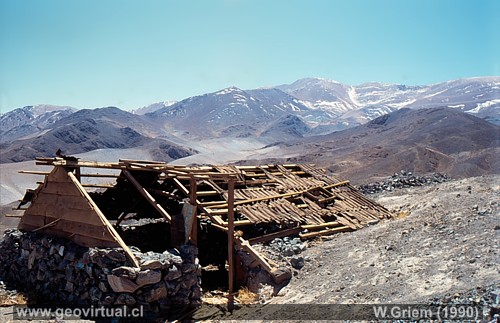 Eine wirklich einsame Mine in den chilenischen Anden, in der Atacama Wüste