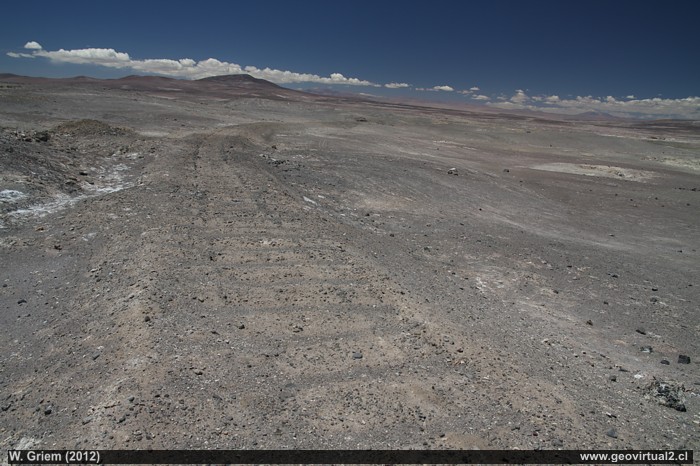 Terraplen cerca de la oficina Flor de Chile, Desierto de Atacama