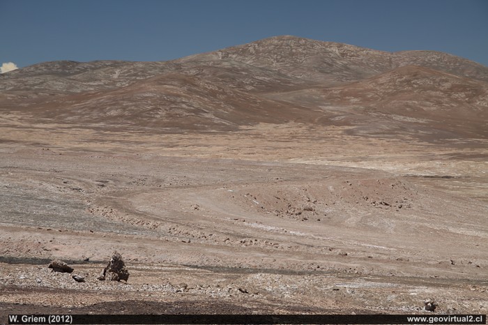 Linea ferrea en la oficina Santa Luisa, desierto de Atacama