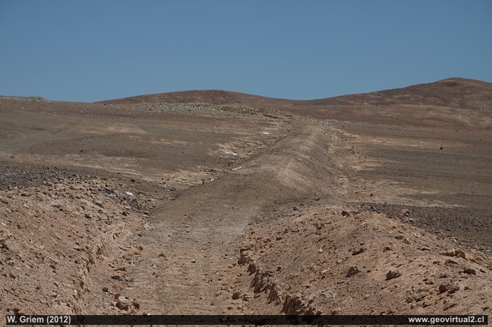 Linea ferrea en el desierto de Atacama, cerca Portezuelo