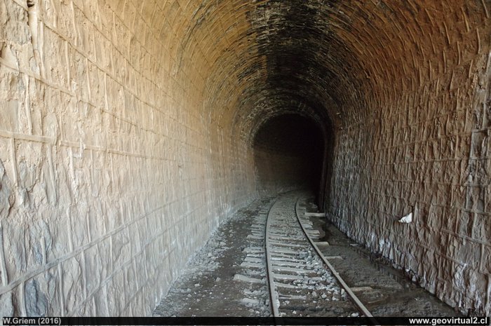 Tunel Leon o Curvo cerca del Espino - Ferrocarril Longitudinal de Chile