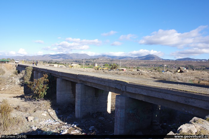 Puente cerca Islon - linea ferrea valle Elqui