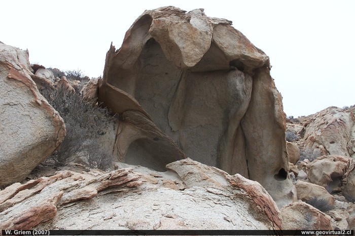 Tafoni en Atacama - geología en terreno