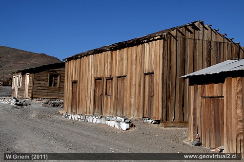 Casas de la antigua mina Alaska cerca de Diego de Almagro, Atacama - Chile