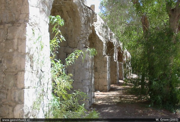 The arches of the Amolanas aqueduct in Tierra Amarilla commune.