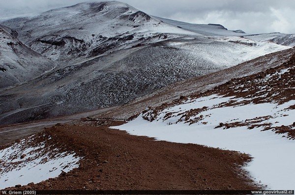 Der Cachito Pass mit seiner Strasse in der Atacama Region, Chile
