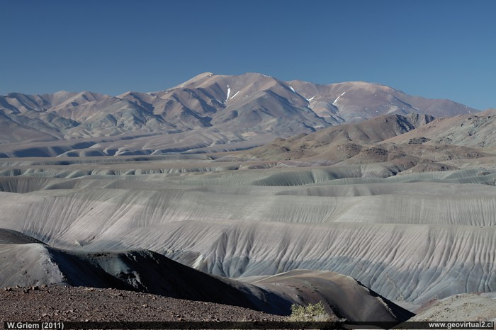 Vista al cerro Vicuña desde Portezuelo Chinche en Atacama, Chile