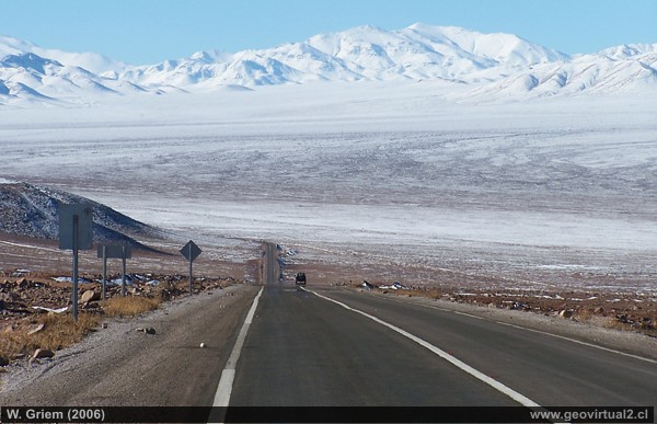 Llano de Varas con nieve - Desierto de Atacama, Chile