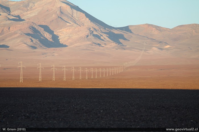 Desierto de Atacama, Llano de Varas - lineas de alta tensión
