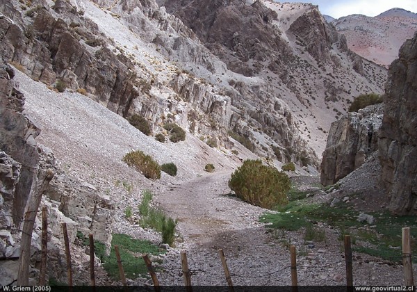 Kleiner Weg auf einen Andenpass (Atacama, Chile): Der Cachito, eine kleine Herausforderung für das Auto