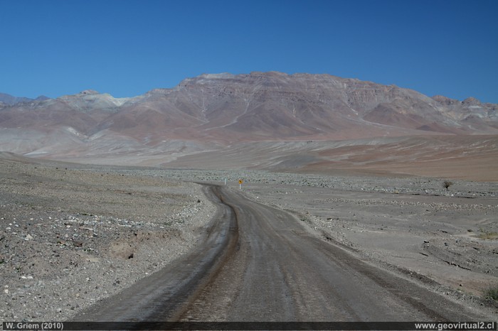 Cerro Peineta con Quebrada Chañaral Alto - Desierto de Atacama, Chile