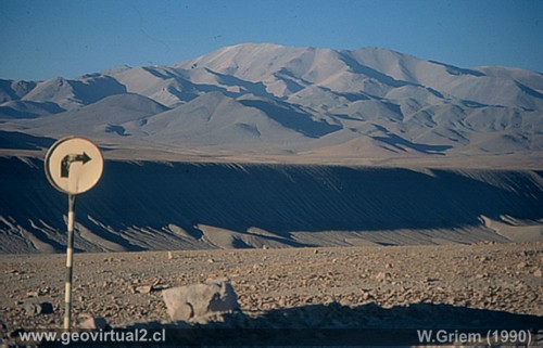 Foto de 1989 der Quebrada Chañaral Alto und dem Vicuña Berg - in der Atacama Region in Chile