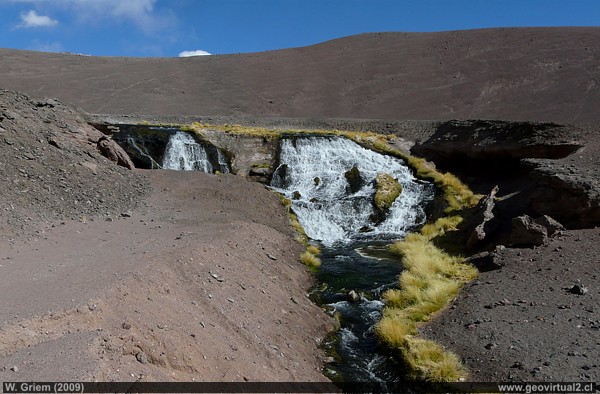 Atacama: Rio Lama en la cordillera de los Andes