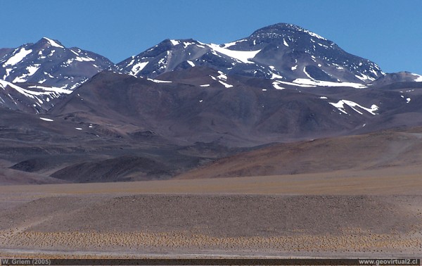 Das Tres Cruces Bergnassiv in den Anden der Atacama Wüste in Chile
