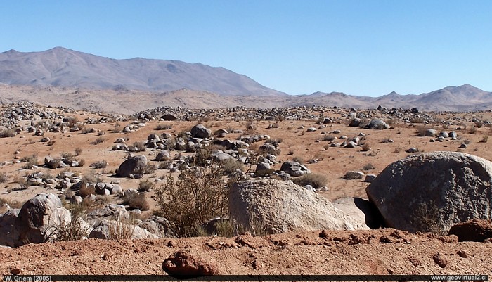 Blockmeer und Hochebene in der Atacama Wüste