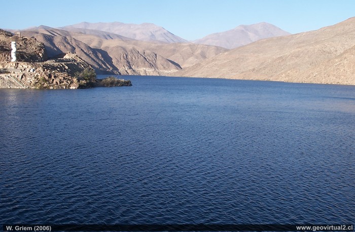 Embalse Santa Juana con agua en 2006 - Región de Atacama, Chile