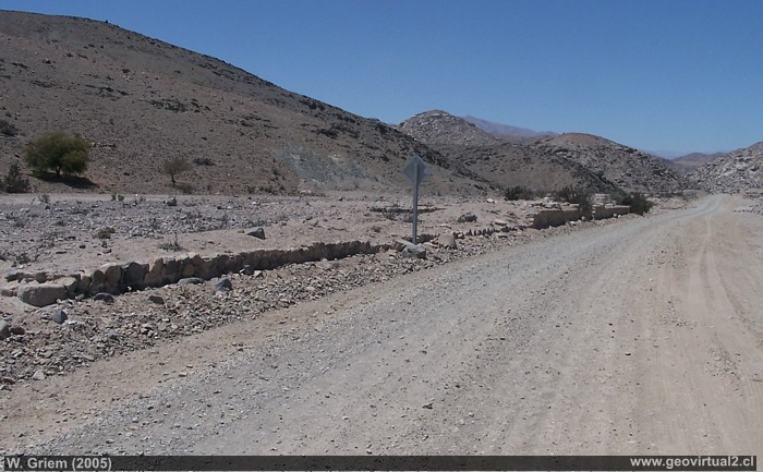 Ruinen der Kleinbahn im Algarrobo Tal in der chilenischen Atacamawüste