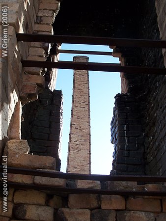 Die Ruinen von Labrar in der Atacama-Wüste: Eine ehemalige Kupferschmelze, hier die Schornsteine
