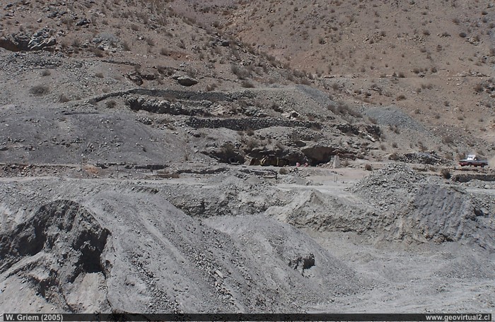 Die Reste der Bronce Mine in der Atacama Wüste - eine historische Kupermine in Chile