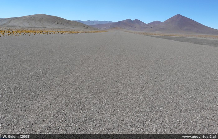 Eine alte Landebahn ebi La Ola in den Anden der Atacama Wüste in Chile