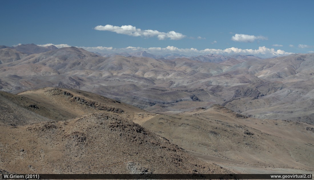 Vista panoramica desde Portezuelo Tabaco hacia el desierto de Atacama, Chile
