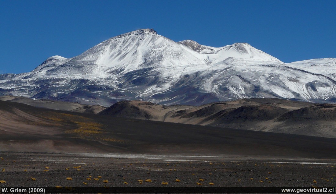 Der Ojos del Salado in den chilenischen Anden der Atacama Region