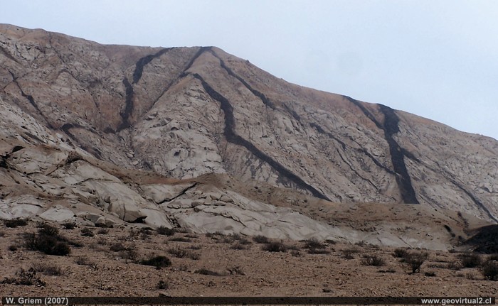 Geología: Diques magmáticos en el desierto de Atacama, Chile