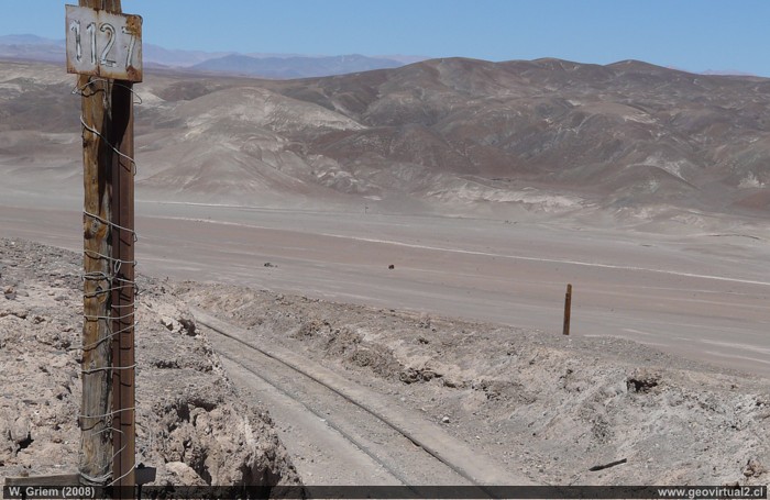 Linea ferrea en pleno desierto de Atacama, Chile