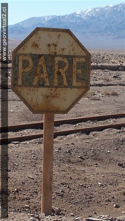 Altes Stopp Schild in der Atacamawüste - Chile