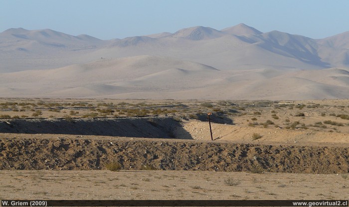 Linea longitudinal en el desierto de Atacama, Chile