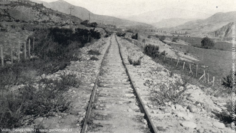 Rieles de la linea entre Vallenar y Pedro Leon Gallo deformados del terremoto de 1922
