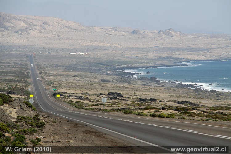 La carretera Panamericana en la Region de Atacama cerca de Flamenco, Km 932