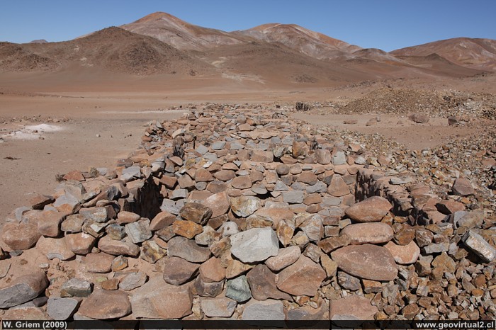 Ruinas de la mina Cachiyuyo del distrito Minero Cachiyuyo de Llampos, Región de Atacama