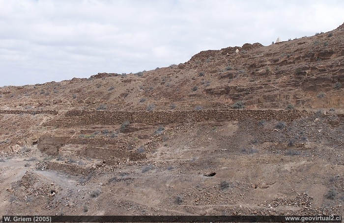 Ruinen des ehemaligen Silberbergwerks Descubridora in Chañarcillo, Atacama-Wüste, Chile