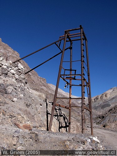 Förderturm in Cerro Blanco, Silberminen der Atacama Region, Chile