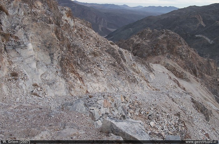 Sendero a la mina Flor de Puquios, Desierto de Atacama - Chile
