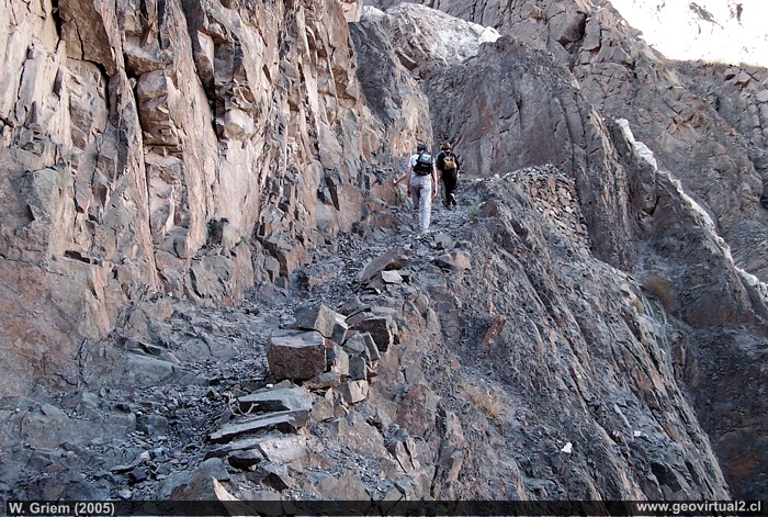 Sendero a la mina Sofía, distrito Puquios, Región de Atacama - Chile