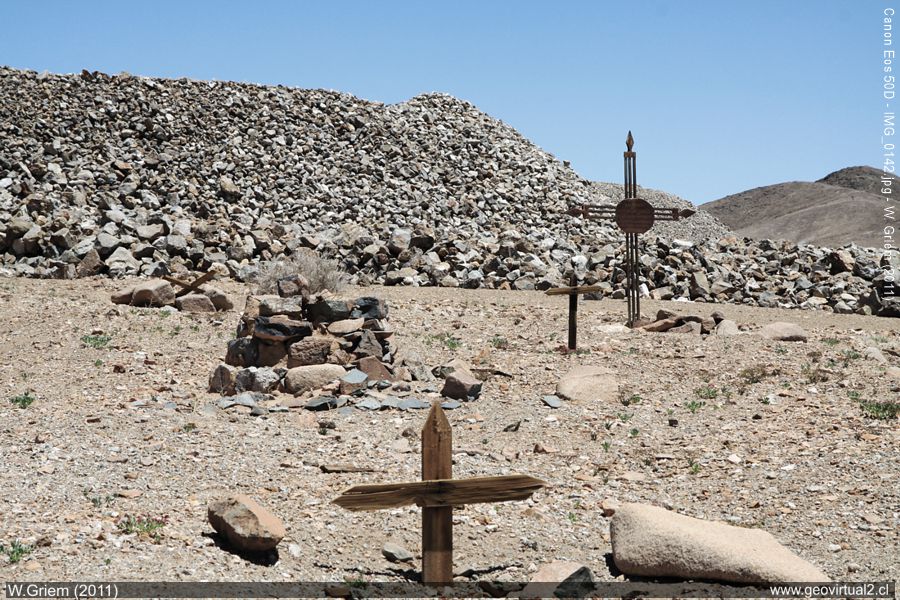 Kleiner Friedhof in der Esperanza Mine bei Chimbero - Atacama, Chile