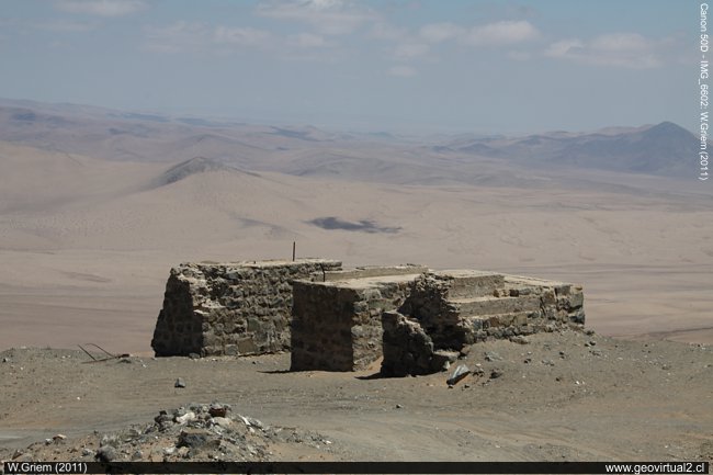 Ruinas del andarivel de las minas de Algarrobo en Atacama, Chile