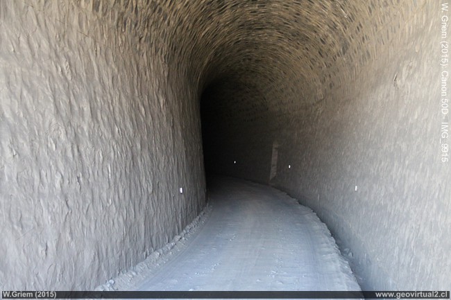 Interior del túnel Curvo, Ex linea ferrea longitudinal de Chile