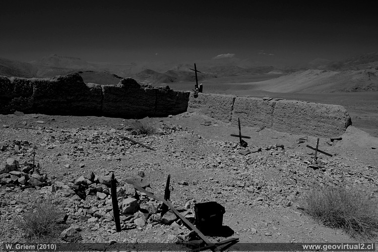 Cementerio de Lomas Bayas - ex pueblo minero en Atacama