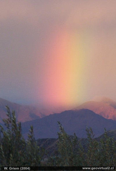 Regenbogen in der Atacama-Wüste, Chile