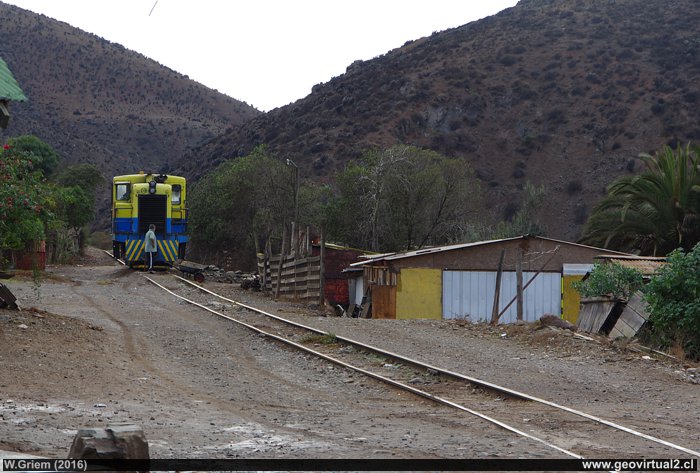 Tren en la linea longitudinal cerca de Islon - Región Coquimbo, Chile