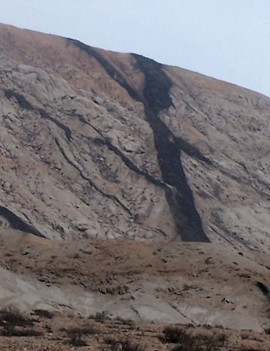 Dique magmático en Atacama cerca Chañaral