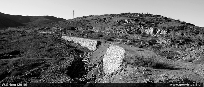 Terraplen en la mina de Carrizal Alto en la Región de Atacama - Chile