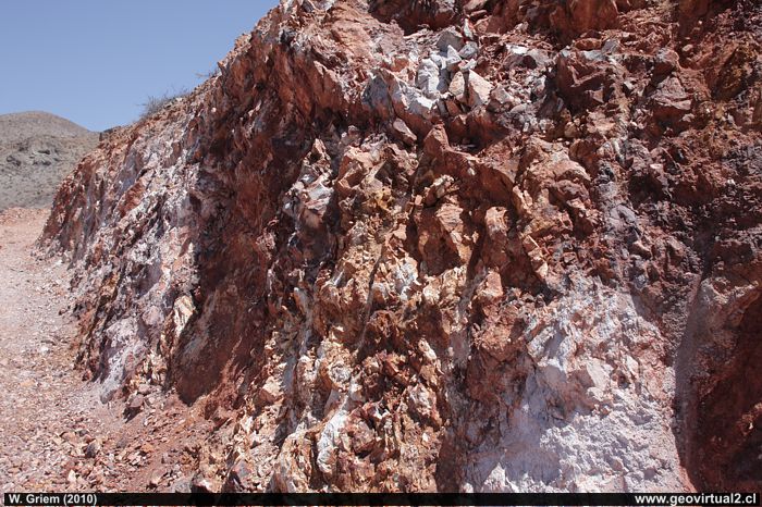 Alteración hidrotermal en el sector del portezuelo Pajonales en la Región de Atacama