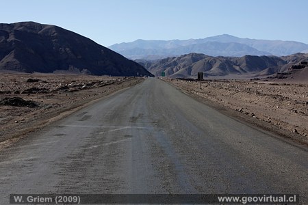 camino internacional en Atacama - hacia Argentina
