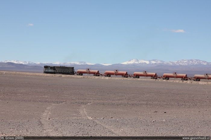 Tren en el desierto de Atacama, cerca Mina Franke
